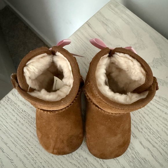 Brown Baby Booties with Pink Bows UGGs - Picture 2 of 4